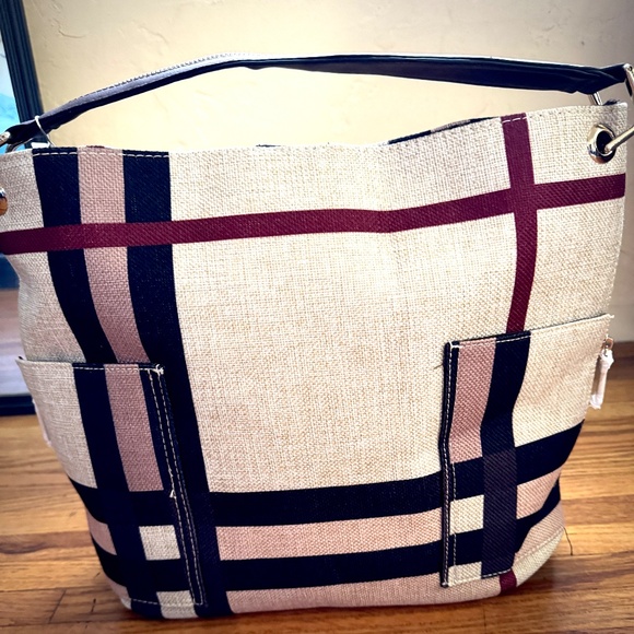 Burberry vibes!  Yet fits a budget! - Picture 7 of 7